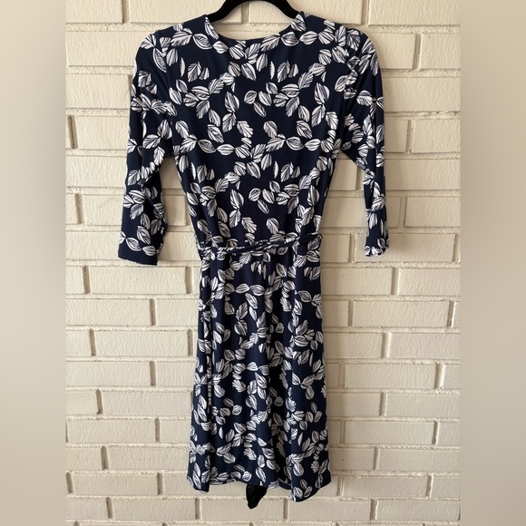 41 Hawthorn Navy and White Leaf Pattern Dress - Picture 3 of 4